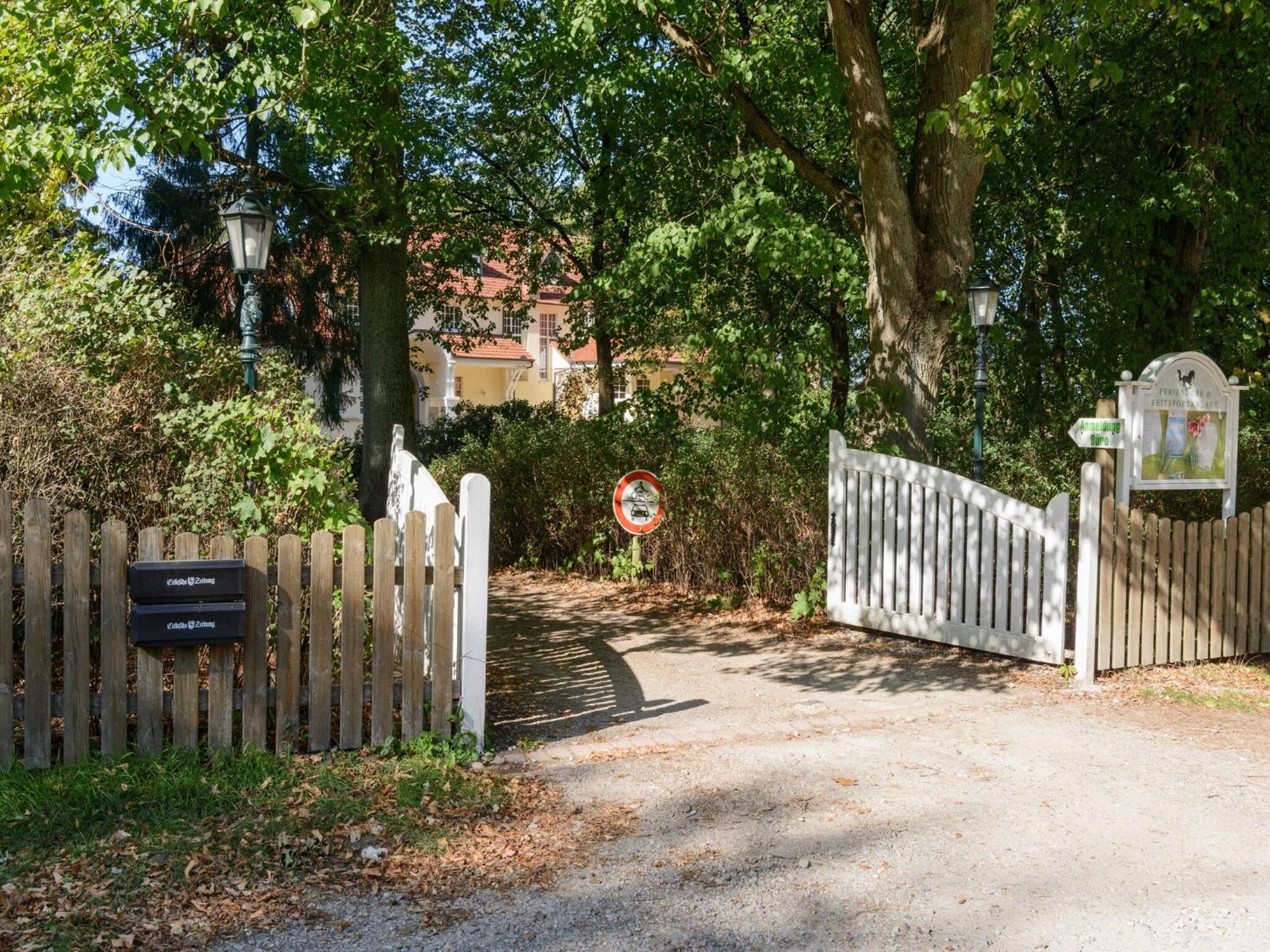 Cozy Holiday Home On A Horse Farm In The L Neburg Heath Eschede Exterior photo
